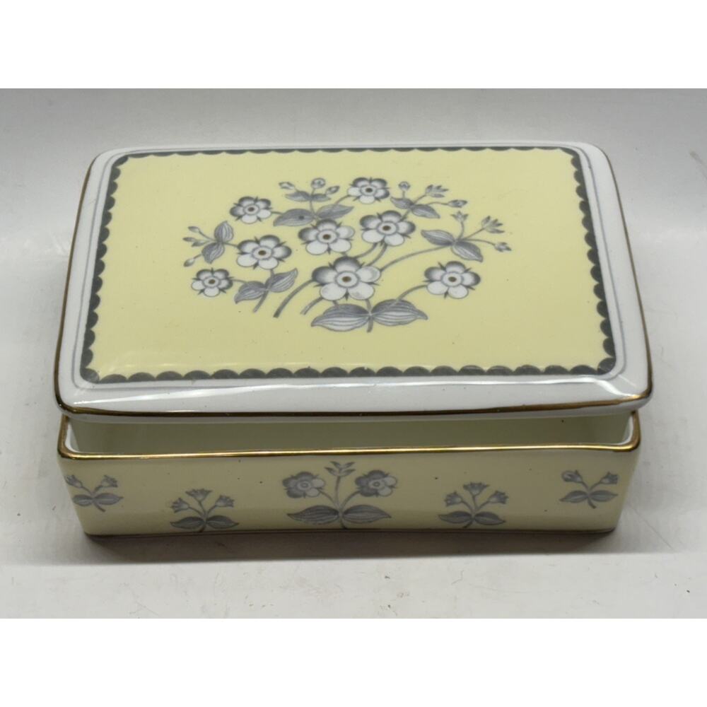 Wedgwood Vintage Trinket/Cigarette box, 1950s fine bone china pimpernel ENGLAND